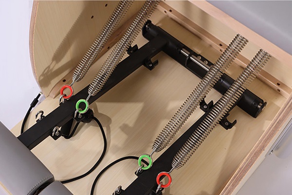 Low-Noise Spring Mechanism